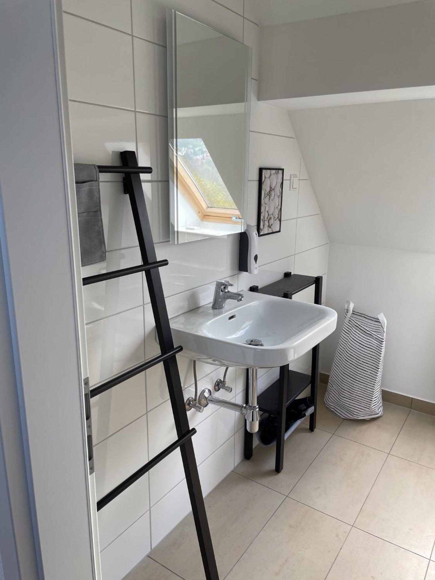 Discovair Eisenach - Dachstudio Emma - Schwimmbad-Nah Mit Netflix المظهر الخارجي الصورة