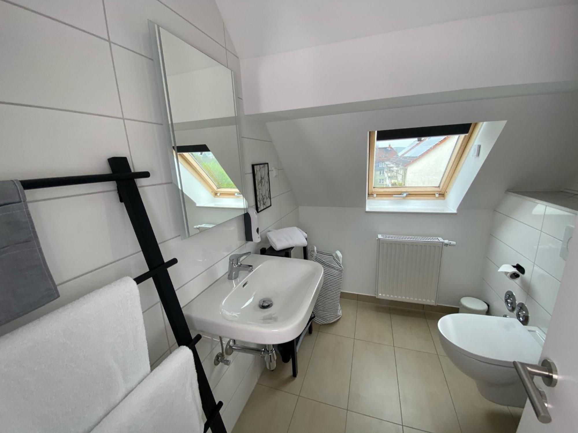 Discovair Eisenach - Dachstudio Emma - Schwimmbad-Nah Mit Netflix المظهر الخارجي الصورة