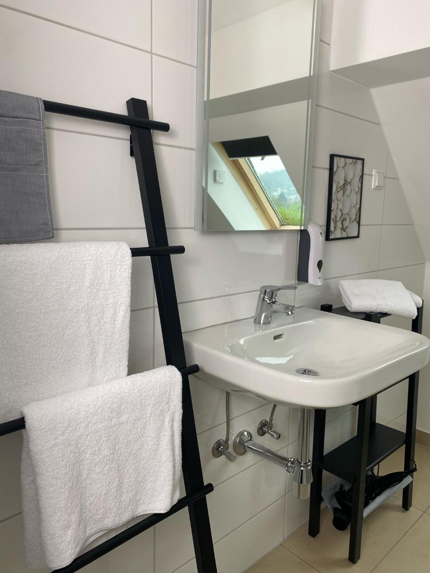 Discovair Eisenach - Dachstudio Emma - Schwimmbad-Nah Mit Netflix المظهر الخارجي الصورة